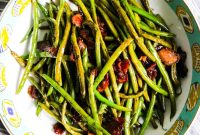 Skillet Green Beans with Bacon and Balsamic Glaze