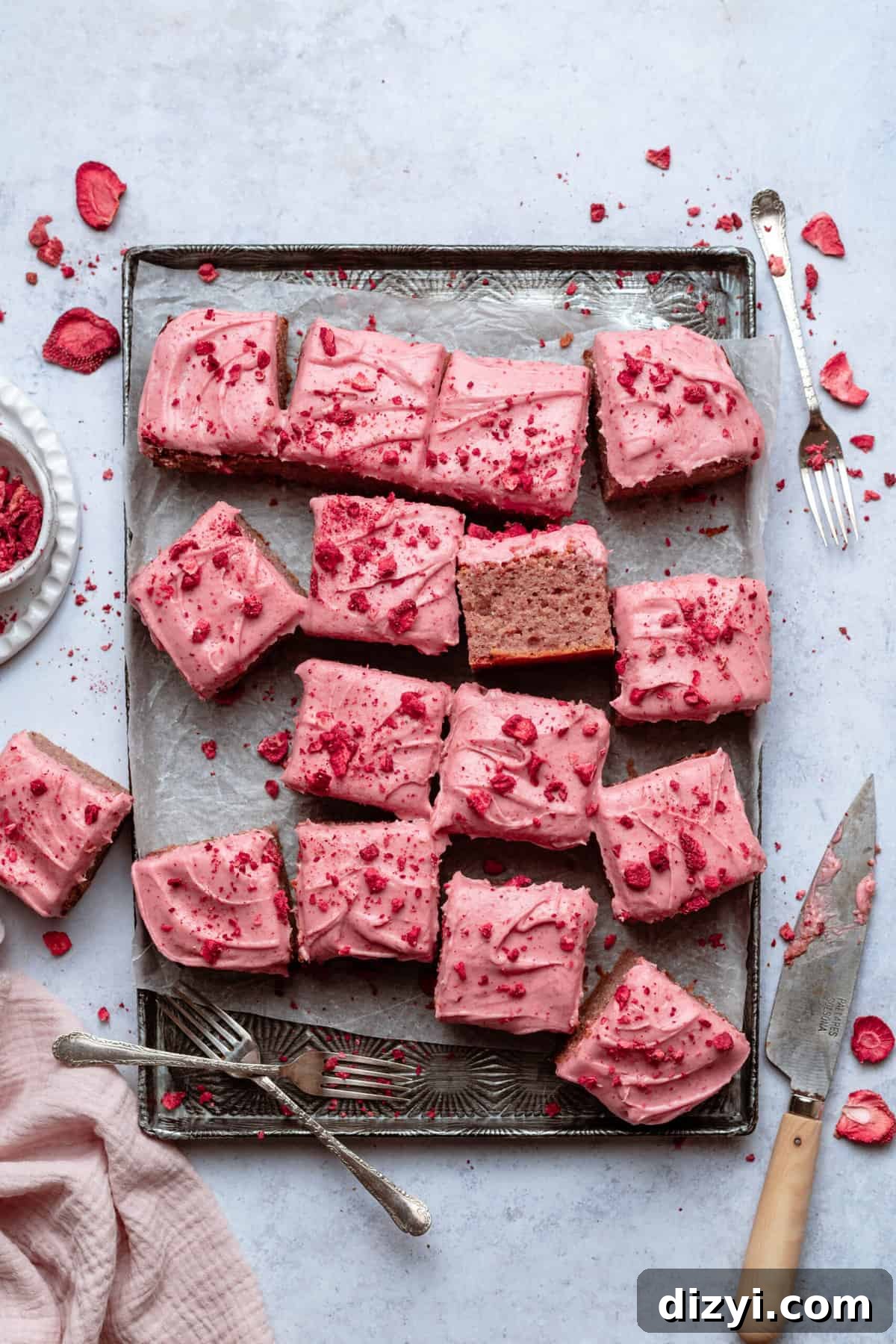 Grain-Free Strawberry Snack Cake Recipe 2 Grain-Free Strawberry Snacking Cake