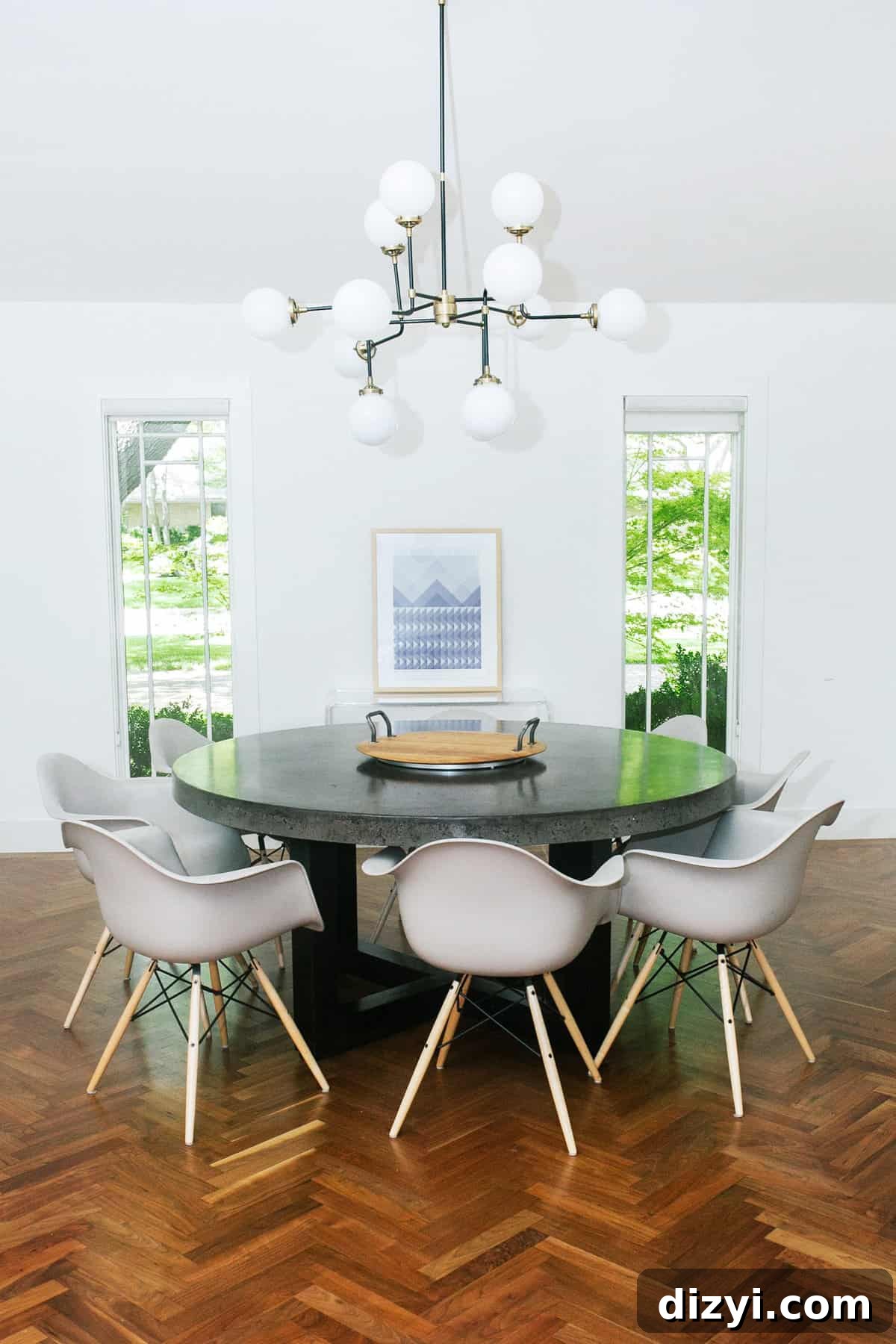 Dining area integrated into the kitchen