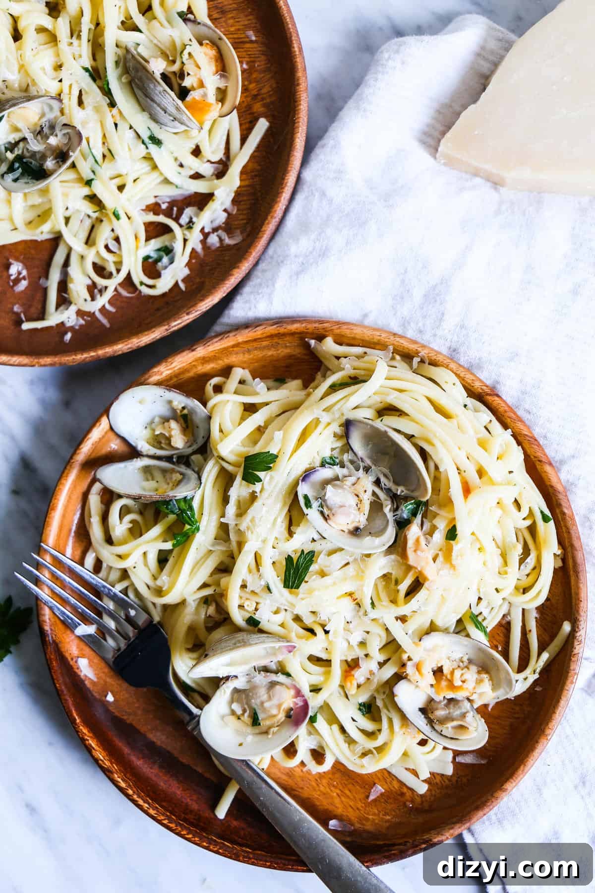 Garlic White Wine Linguine with Clams 5 Finished linguine with clams